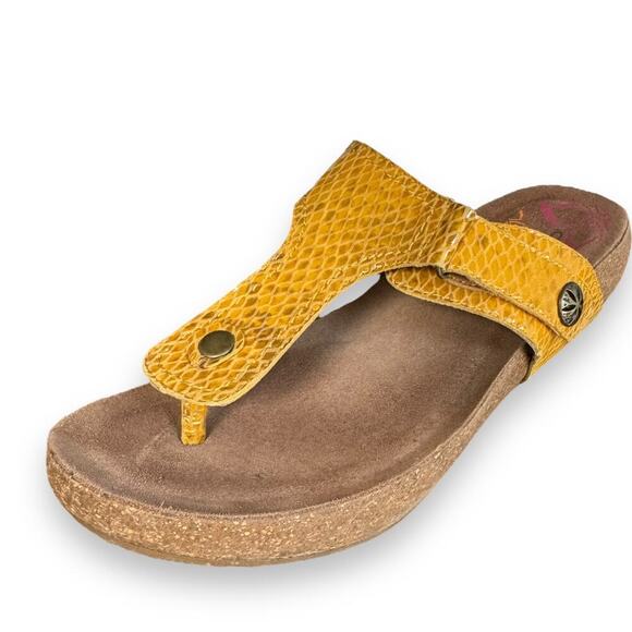 Comfortiva Shantel Snake Print Leather Slip On Thong Sandals Yellow Women's 9W - Picture 6 of 16